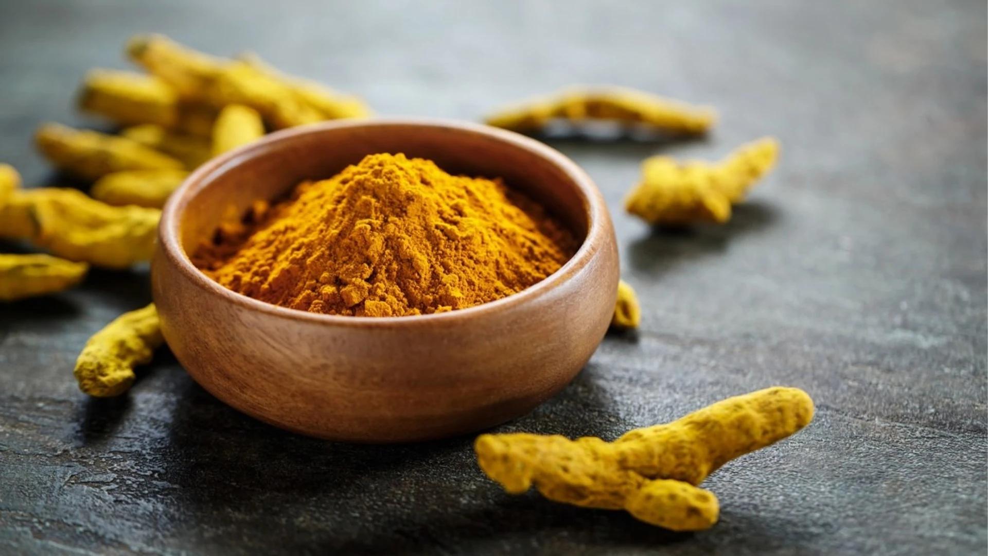 How to Make a Turmeric Face Mask for Sensitive Skin